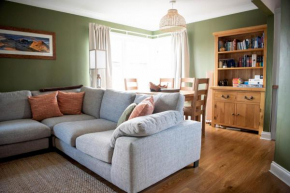 Pass the Keys Lovely 2-bedroom rental with free parking